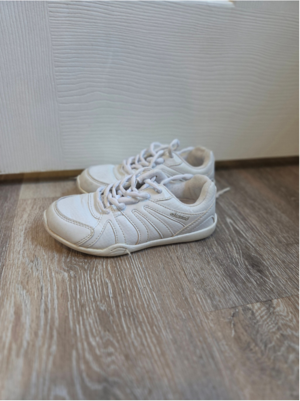 Girls Chassé White Sneakers Size 11